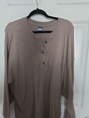 Old Navy Maternity Crewneck Waffle Henley Sweater in Mauve Taupe